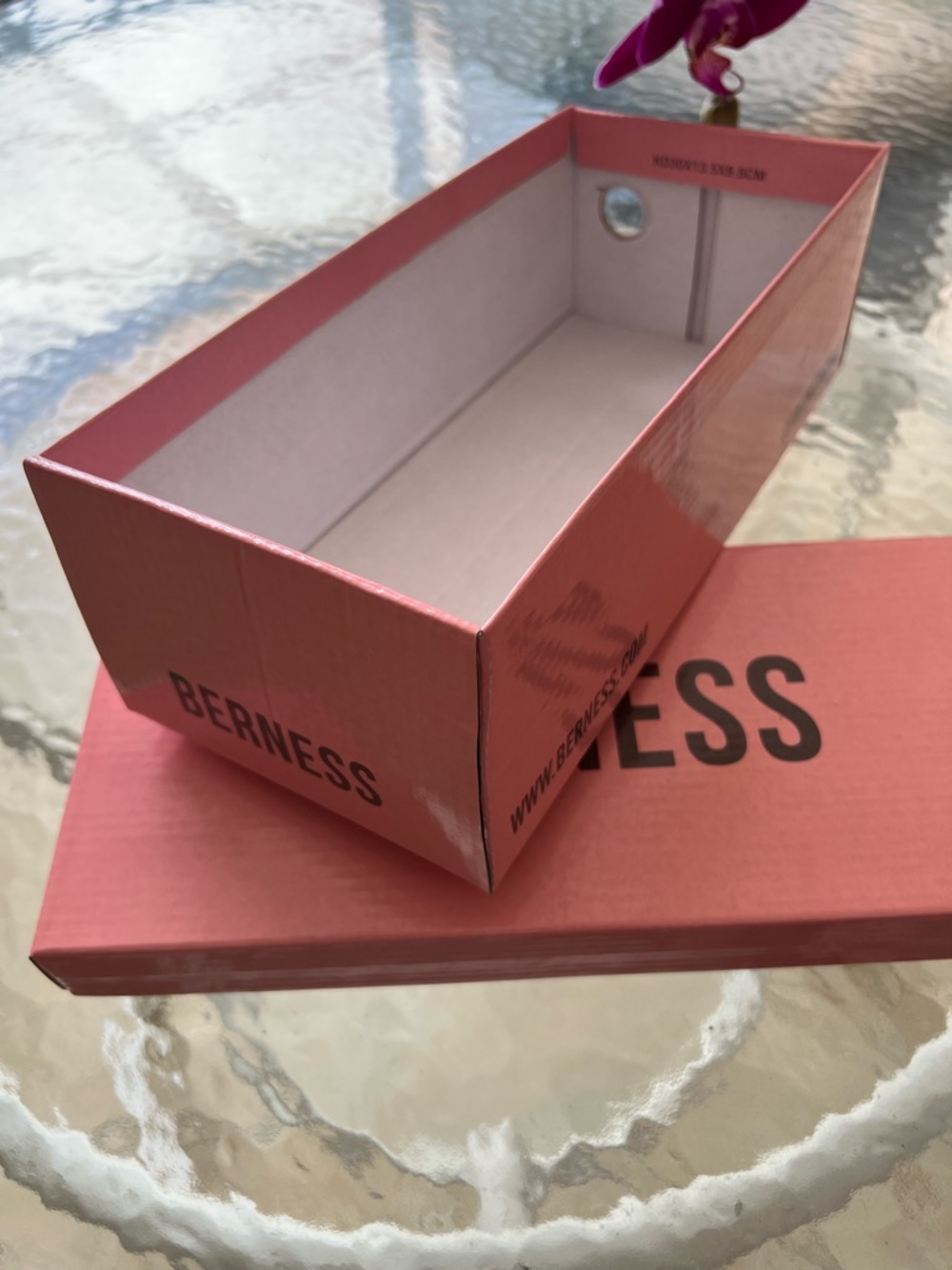 💯Berness empty shoe box 🎁 - Picture 5 of 8